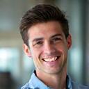 Portrait souriant d'un jeune homme, Thomas, 23 ans